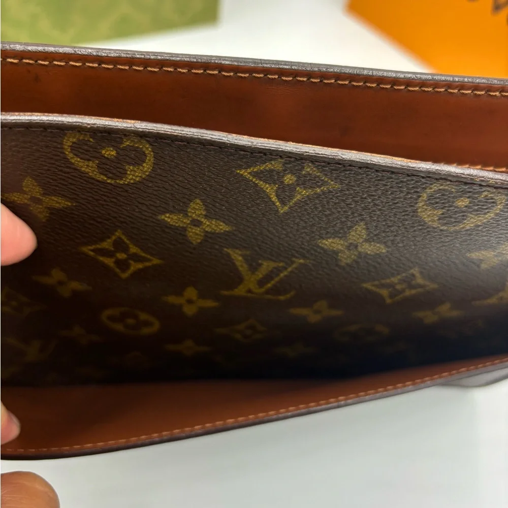 Louis Vuitton Vintage Pochette Clutch - Picture 5 of 14